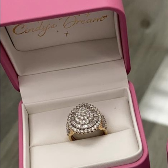 Diamond ring💎10k,size 8 they are no zircons come with it’s certificate - Picture 5 of 7